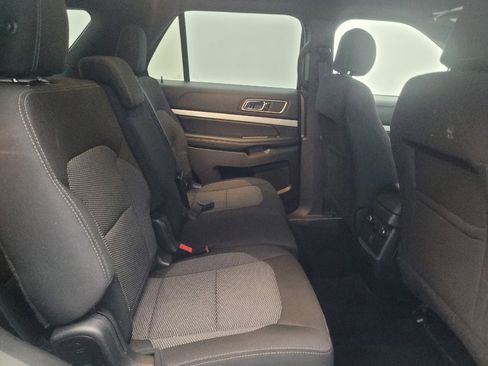 Used 2017 Ford Explorer XLT FWD image 19