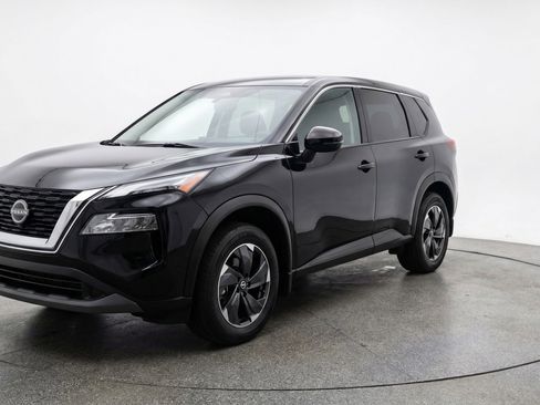 Used 2025 Nissan Rogue SV AWD/4WD image 3