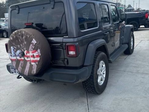 Used 2019 Jeep Wrangler Unlimited Sport S image 8