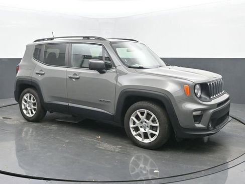 Used 2019 Jeep Renegade Latitude FWD image 7