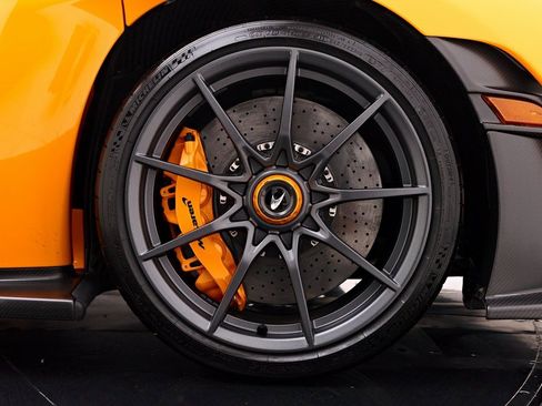Used 2019 McLaren Senna image 36