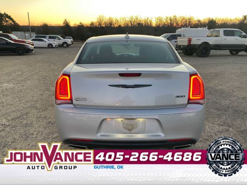 Used 2022 Chrysler 300 Touring w/ Sport Appearance Package image 6