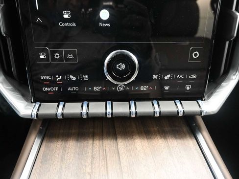 New 2026 GMC Acadia Denali Ultimate image 17