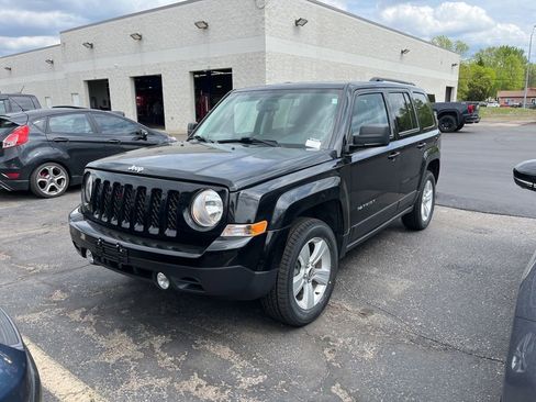 Used 2017 Jeep Patriot Latitude AWD/4WD image 6