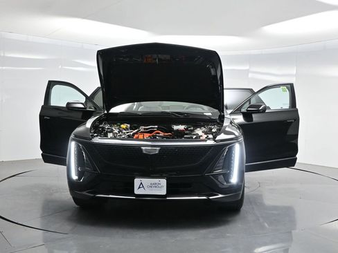 Used 2025 Cadillac Lyriq Sport AWD/4WD image 39