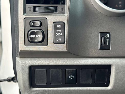 Used 2015 Toyota Sequoia SR5 image 31