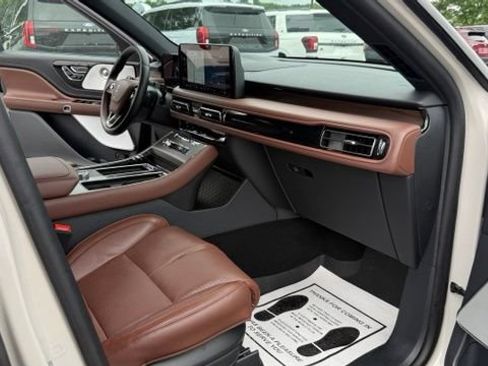 Used 2025 Lincoln Aviator Reserve w/ Equipment Group 201A AWD/4WD image 34