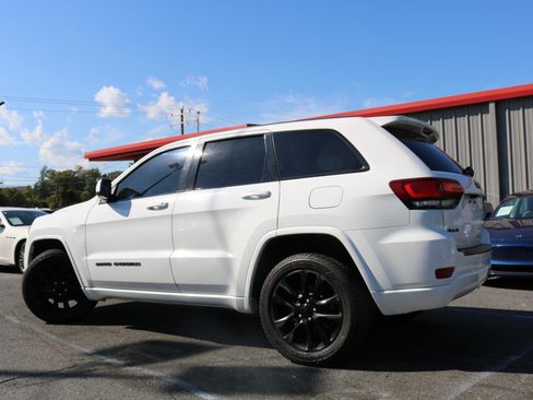 Used 2019 Jeep Grand Cherokee Altitude AWD/4WD image 7