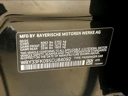 Used 2025 BMW i5 eDrive40i w/ Premium Package image 18