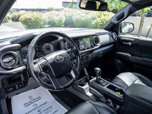 Used 2019 Toyota Tacoma TRD Off-Road AWD/4WD image 9