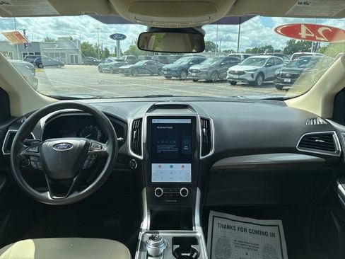 Certified 2024 Ford Edge SE image 10