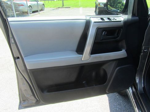 Used 2011 Toyota 4Runner SR5 AWD/4WD image 17