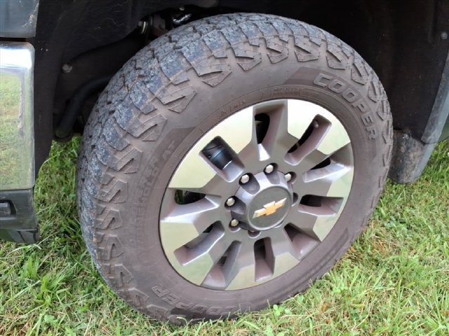 Used 2024 Chevrolet Silverado 2500 LT AWD/4WD image 4