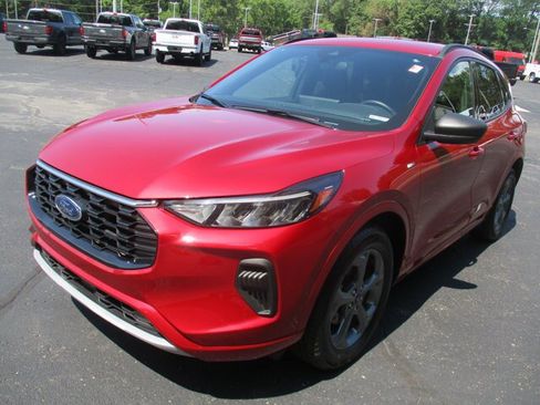 Certified 2023 Ford Escape ST-Line w/ Tech Pack #1 AWD/4WD image 4