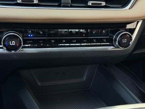 Used 2025 Chevrolet Equinox ACTIV w/ Safety and Technology Package FWD image 20