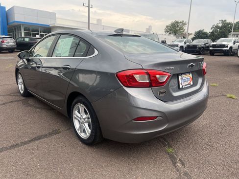 Used 2018 Chevrolet Cruze LT w/ Sun And Sound Package FWD image 5
