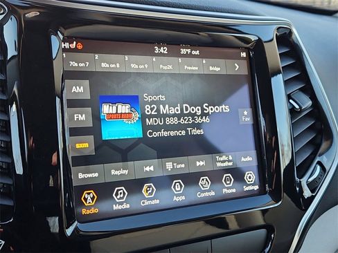 Used 2019 Jeep Cherokee Limited image 29