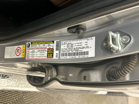 Used 2017 Toyota Tacoma Limited w/ Tow Package AWD/4WD image 13