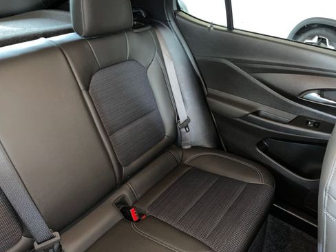 Used 2025 Buick Envista Preferred image 36