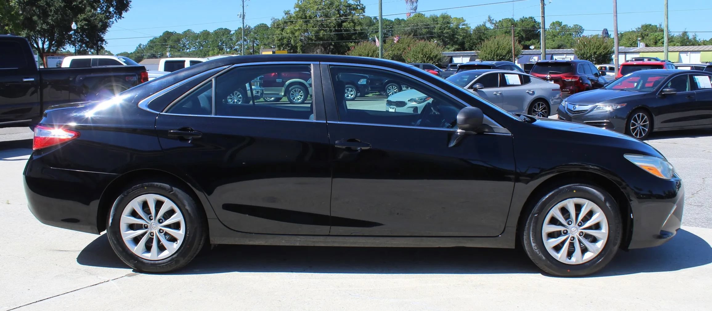 Used 2016 Toyota Camry LE FWD image 6