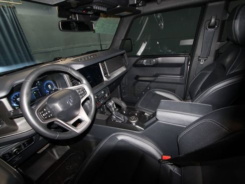 Used 2025 Ford Bronco Badlands AWD/4WD image 2