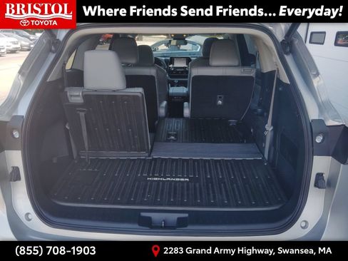 Used 2022 Toyota Highlander XLE AWD/4WD image 34