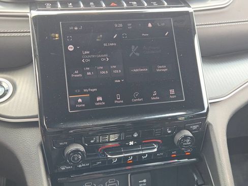 Used 2024 Jeep Grand Cherokee Altitude AWD/4WD image 30