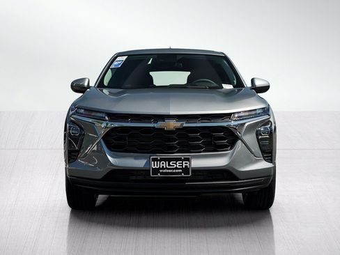 New 2026 Chevrolet Trax LS w/ LS Convenience Package FWD image 2