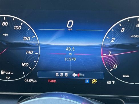 Used 2025 Mercedes-Benz GLC 300 4MATIC image 28