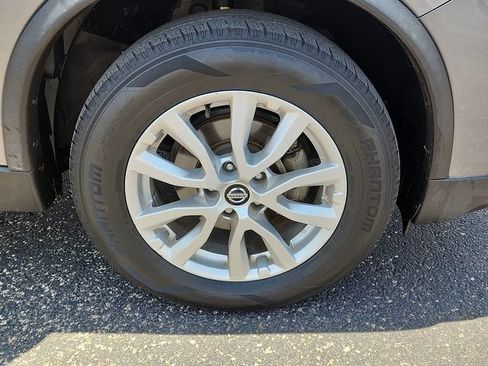 Used 2018 Nissan Rogue SV AWD/4WD image 7