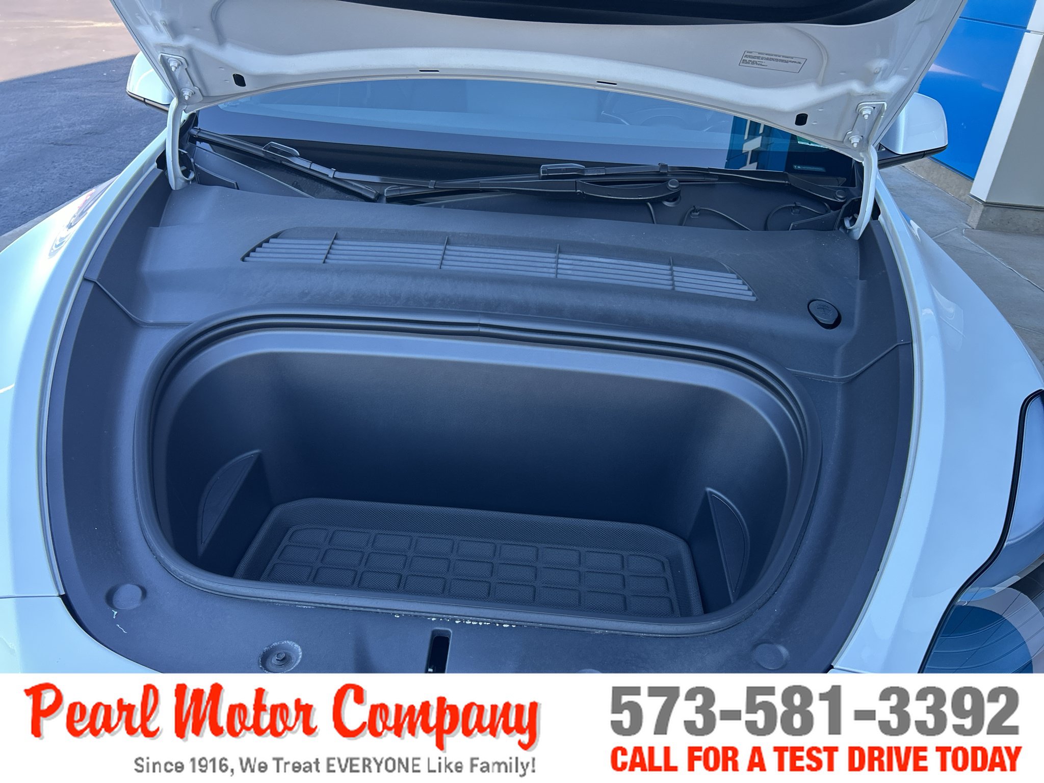 Used 2024 Tesla Model Y Long Range AWD/4WD image 17