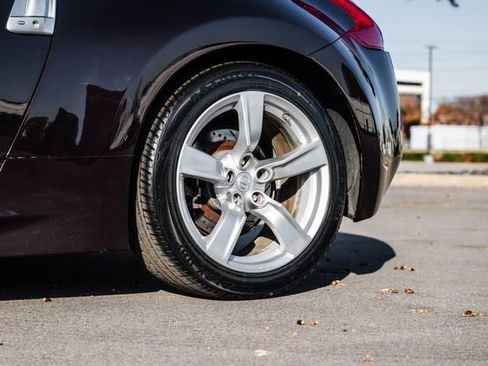 Used 2010 Nissan 370Z Touring image 37