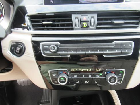Used 2022 BMW X1 sDrive28i w/ Premium Package FWD image 27