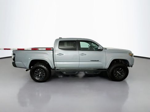 Used 2021 Toyota Tacoma SR5 AWD/4WD image 8
