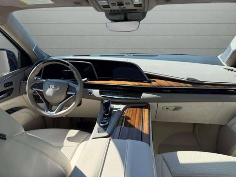 Used 2024 Cadillac Escalade ESV Sport Platinum w/ Heavy-Duty Trailer Package RWD image 4