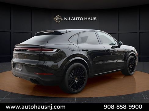 Used 2024 Porsche Cayenne Coupe image 6