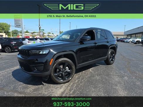 Used 2025 Jeep Grand Cherokee Altitude AWD/4WD image 1