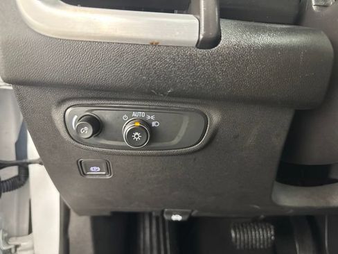Used 2024 GMC Terrain SLE FWD image 18
