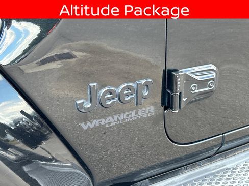 Used 2021 Jeep Wrangler Unlimited Sahara AWD/4WD image 10