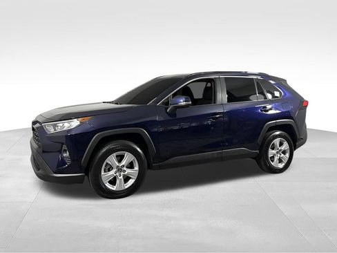 Used 2019 Toyota RAV4 XLE w/ Convenience Package FWD image 2