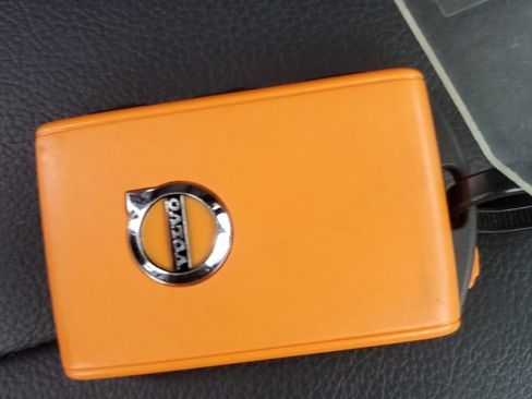 Used 2021 Volvo XC40 T5 Momentum w/ Climate Package image 34