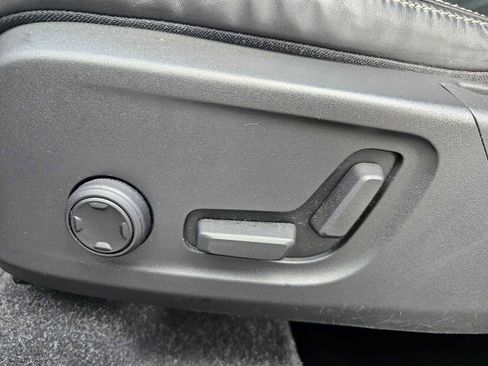 Used 2020 Volvo XC40 T5 R-Design w/ Protection Package image 26