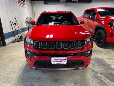 Used 2023 Jeep Compass Limited image 2