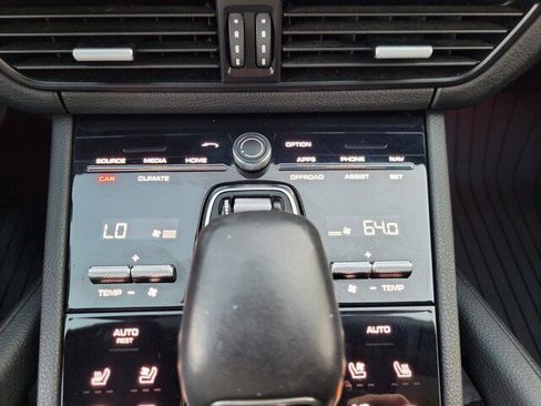 Used 2022 Porsche Cayenne E-Hybrid Coupe image 31