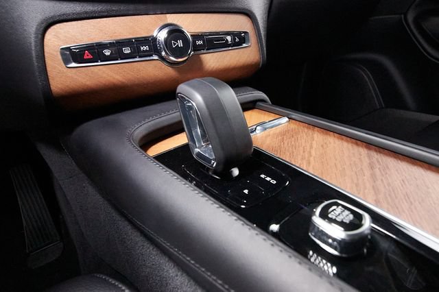 Certified 2024 Volvo XC90 T8 Plus w/ Protection Package Premier AWD/4WD image 10
