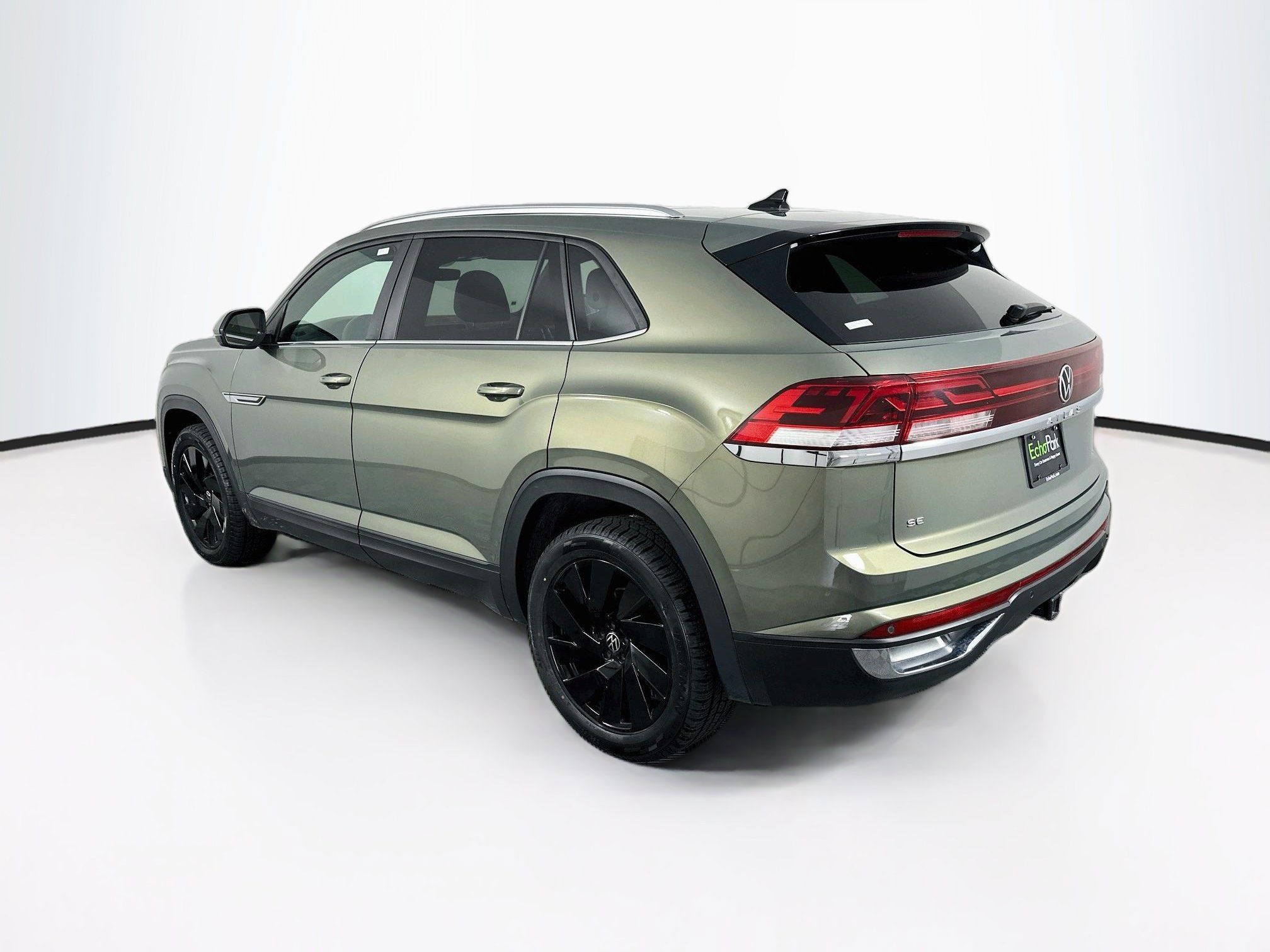 Used 2025 Volkswagen Atlas Cross Sport SE FWD image 5