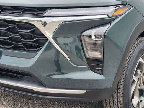New 2026 Chevrolet Trax LT w/ LT Convenience Package FWD image 6