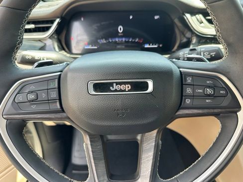 Used 2023 Jeep Grand Cherokee Limited w/ Luxury Tech Group II AWD/4WD image 25
