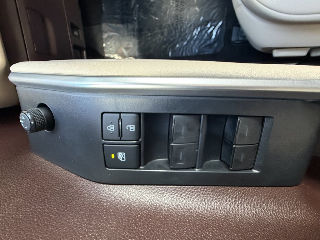 Used 2022 Toyota Highlander XLE FWD image 26