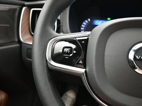 Used 2023 Volvo XC60 B5 Ultimate image 25